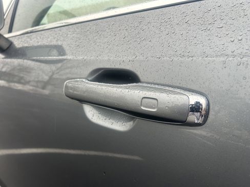 Used 2016 Volvo XC90 T6 Momentum w/ Momentum Plus Package image 11