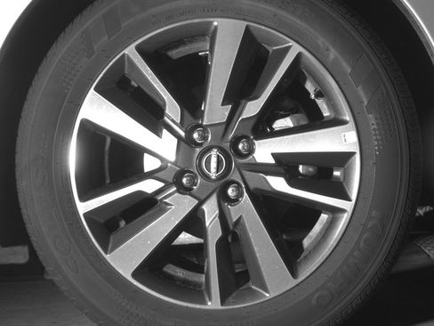 Used 2025 Nissan Versa SV FWD image 13