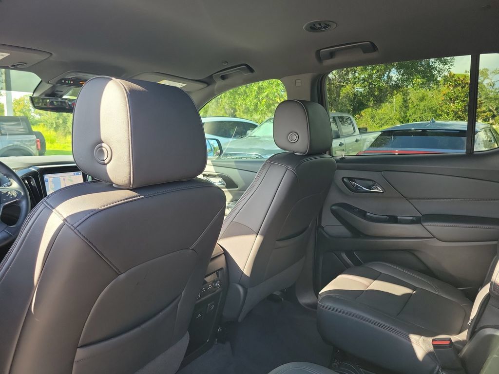 Used 2023 Chevrolet Traverse RS FWD image 26