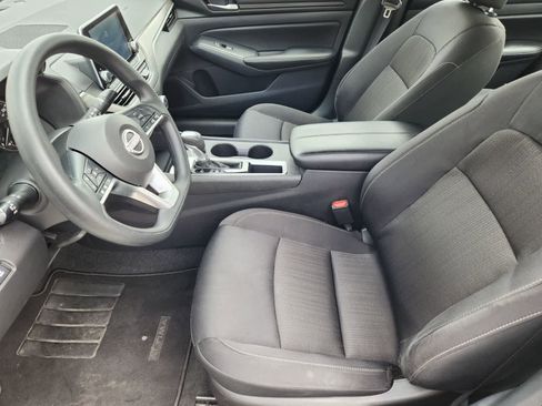 Used 2025 Nissan Altima 2.5 SV FWD image 11