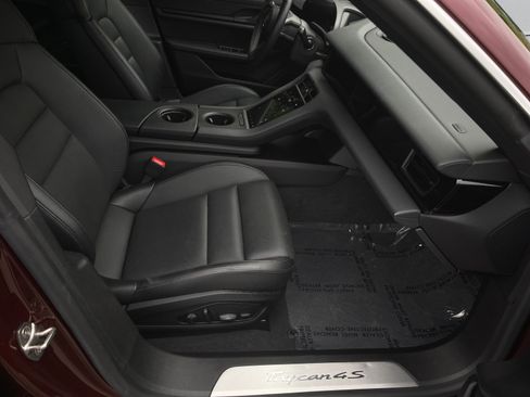 Used 2022 Porsche Taycan 4S image 16