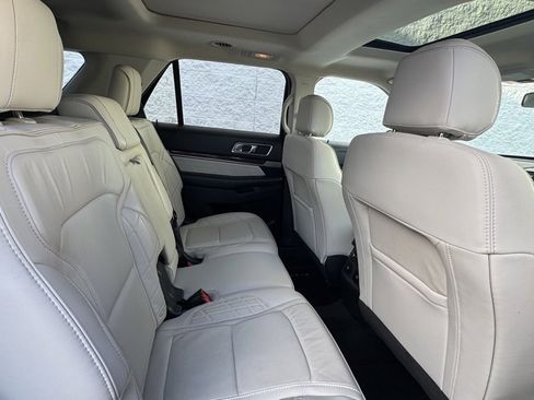 Used 2017 Ford Explorer Platinum image 7