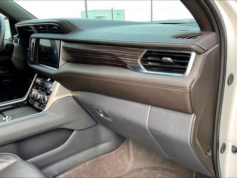 Used 2024 GMC Yukon XL Denali image 20