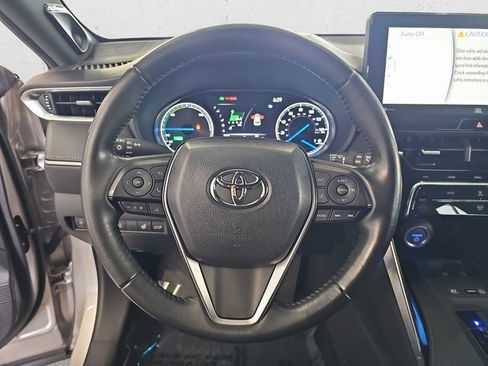 Used 2021 Toyota Venza image 18
