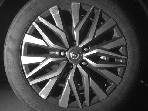 Used 2025 Nissan Altima 2.5 SV FWD image 13