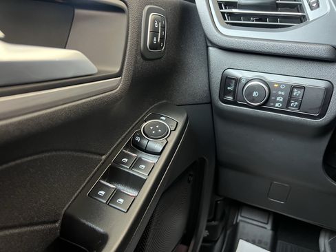 Used 2023 Ford Escape Platinum w/ Premium Technology Package AWD/4WD image 38