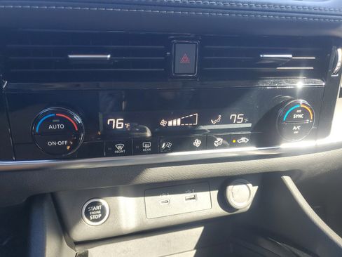 Certified 2023 Nissan Rogue SV image 23