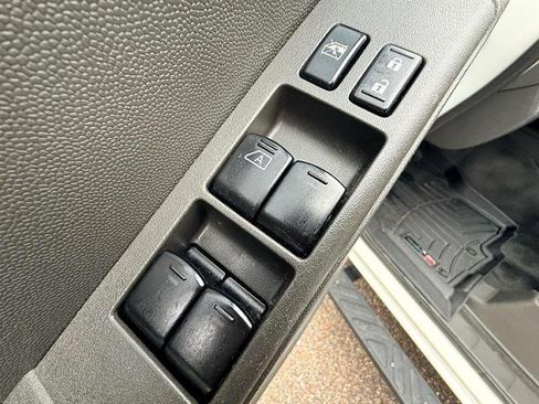 Used 2019 Nissan Frontier PRO-4X image 18