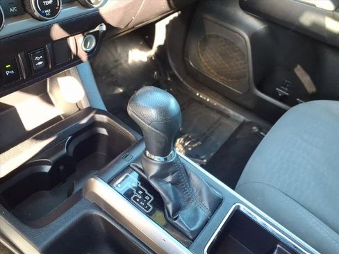 Used 2017 Toyota Tacoma SR5 image 49