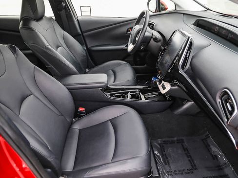 Certified 2017 Toyota Prius Prime Advanced w/ Carpet Mat Package FWD image 16