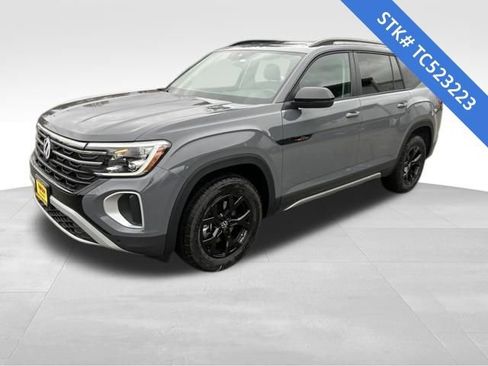 New 2026 Volkswagen Atlas Peak Edition image 3