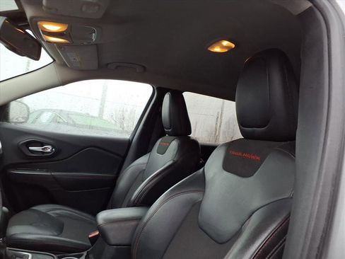 Used 2015 Jeep Cherokee Trailhawk w/ Comfort/Convenience Group image 22