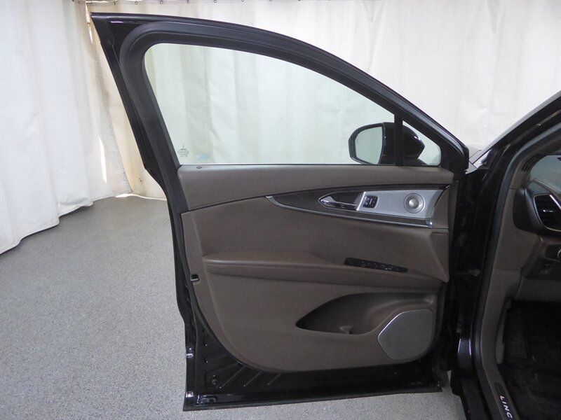 Used 2016 Lincoln MKX Reserve w/ Luxury Package AWD/4WD image 20