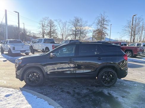 Certified 2022 GMC Terrain AT4 image 9