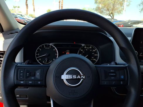 Used 2024 Nissan Rogue SV FWD image 17