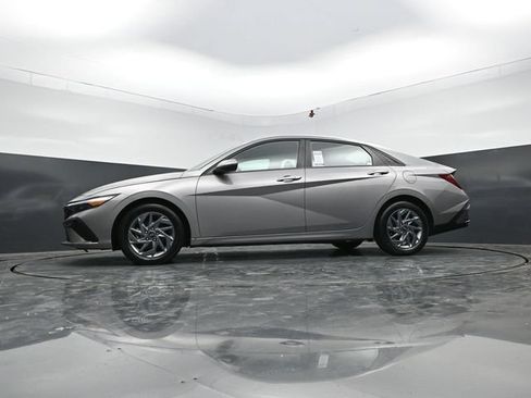 Used 2024 Hyundai Elantra SEL FWD image 60