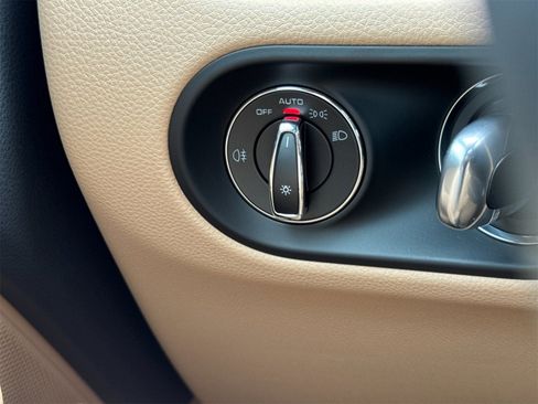 Used 2025 Porsche Macan image 32