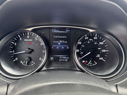 Used 2016 Nissan Rogue S FWD image 18