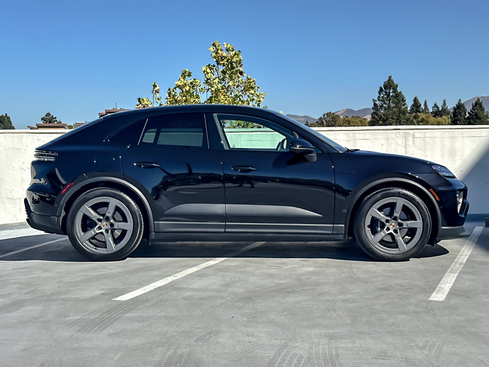 Used 2026 Porsche Macan 4 Electric AWD/4WD image 10