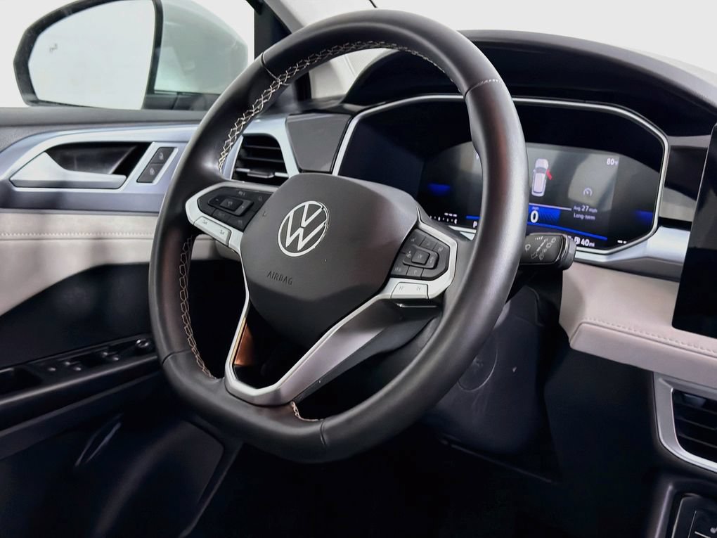 Used 2025 Volkswagen Taos SE AWD/4WD image 32