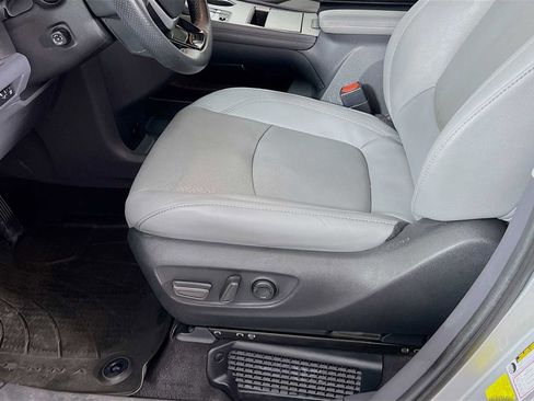 Used 2022 Toyota Sienna Limited AWD/4WD image 20