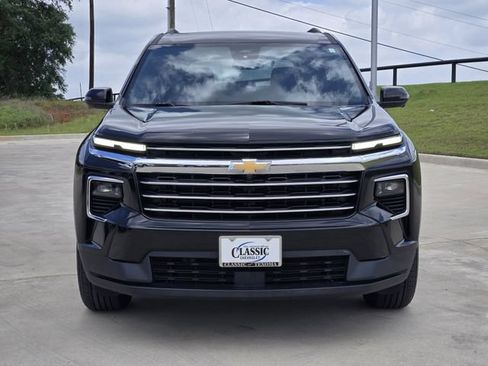 Used 2024 Chevrolet Traverse LT FWD image 3