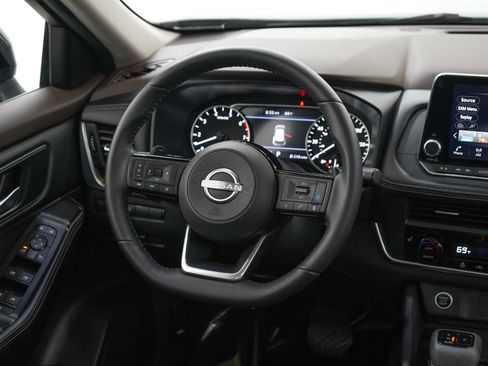Used 2023 Nissan Rogue SV w/ SV Premium B Package AWD/4WD image 14