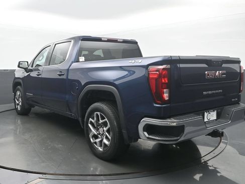 Used 2023 GMC Sierra 1500 SLE AWD/4WD image 4