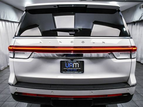 Used 2022 Lincoln Navigator L Reserve image 5