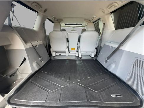 Used 2014 Toyota Sienna XLE FWD image 36