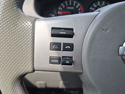 Used 2018 Nissan Frontier SV AWD/4WD image 15