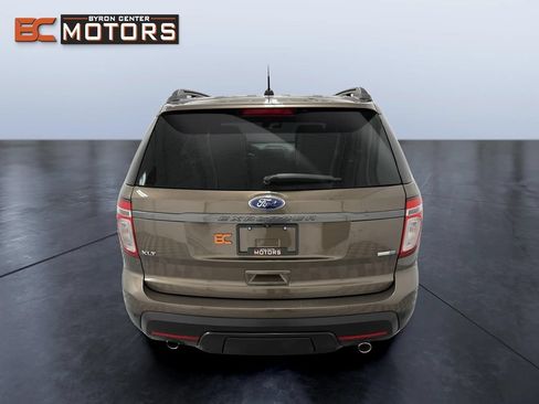 Used 2015 Ford Explorer XLT w/ Equipment Group 202A AWD/4WD image 5