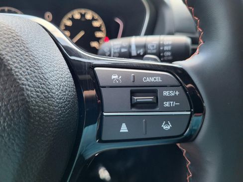 Used 2025 Honda Pilot Sport image 19