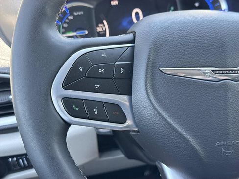Used 2023 Chrysler Pacifica Touring-L FWD image 15