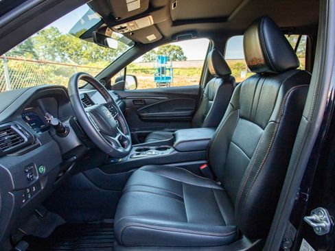 Certified 2025 Honda Passport TrailSport image 29