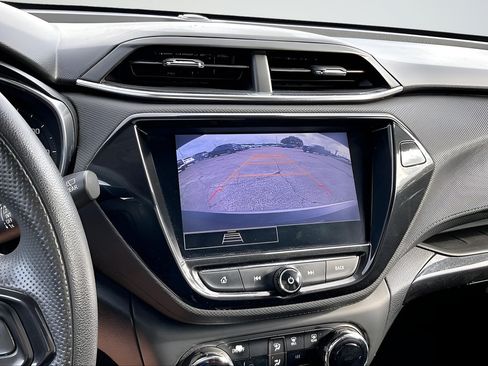 Used 2021 Chevrolet TrailBlazer LT w/ Convenience Package FWD image 9