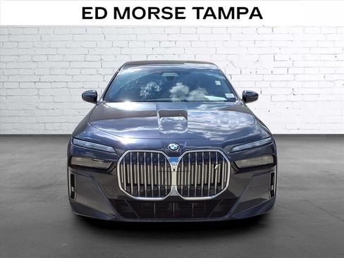 Used 2023 BMW i7 xDrive60 w/ Executive Package 2 AWD/4WD image 6
