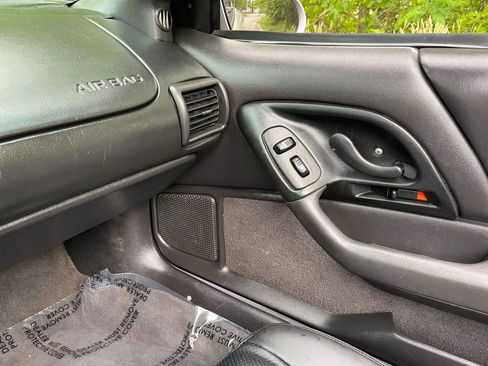 Used 2002 Chevrolet Camaro LT image 13