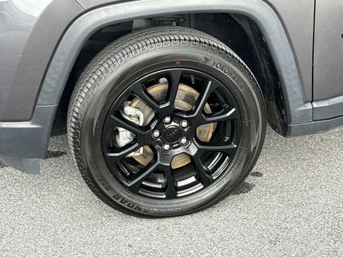 Used 2023 Jeep Compass Latitude AWD/4WD image 30
