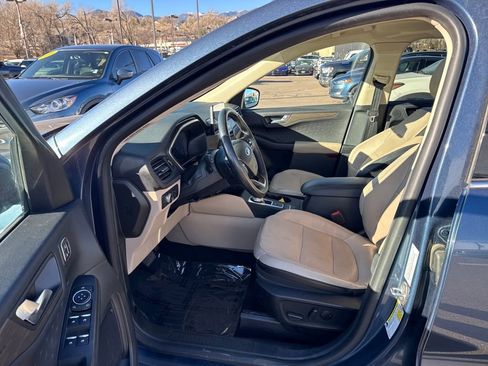 Used 2020 Ford Escape Titanium image 30