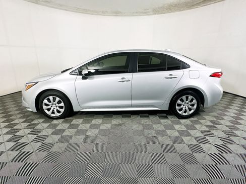 Used 2025 Toyota Corolla LE FWD image 6