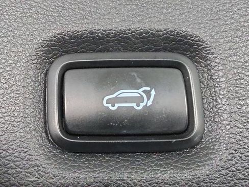 Used 2022 Hyundai Santa Fe SEL w/ Convenience + Premium Package image 16