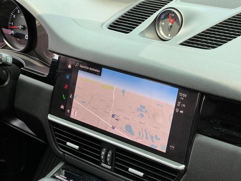 Certified 2023 Porsche Cayenne Platinum Edition AWD/4WD image 36