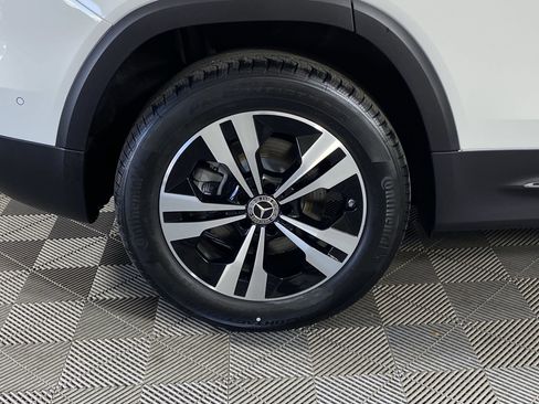 Used 2025 Mercedes-Benz GLB 250 4MATIC image 10