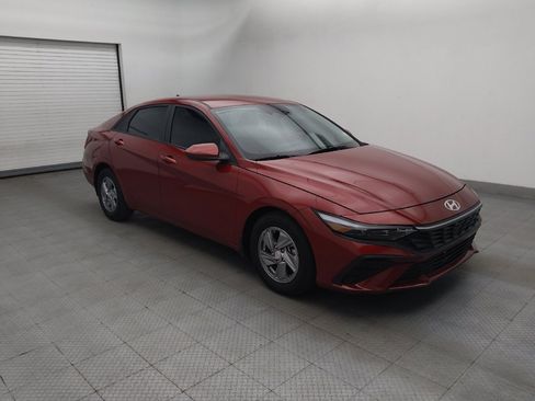 Used 2025 Hyundai Elantra SE FWD image 11