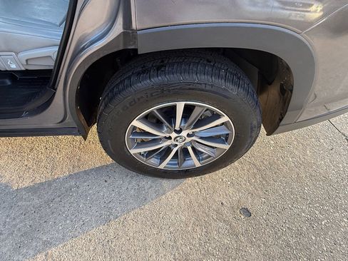 Used 2019 Toyota Highlander XLE FWD image 10