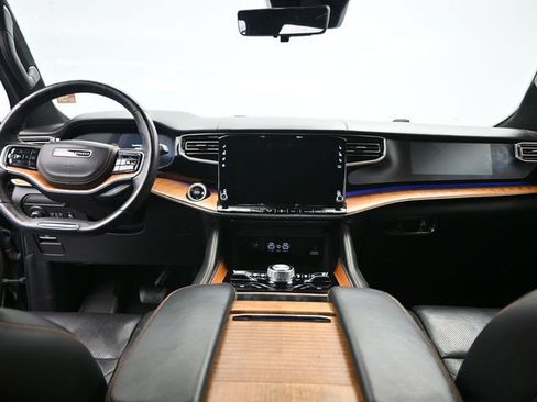 Used 2022 Jeep Grand Wagoneer Series III image 16