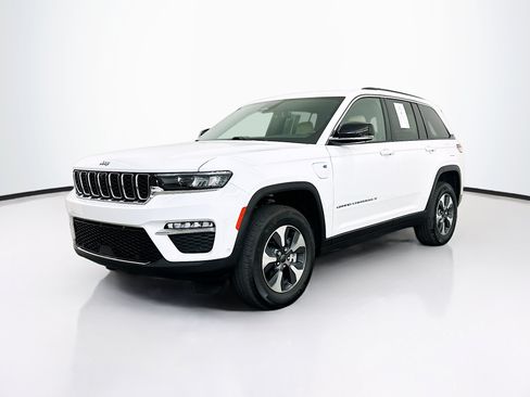 Used 2022 Jeep Grand Cherokee Limited 4xe w/ Luxury Tech Group II AWD/4WD image 3