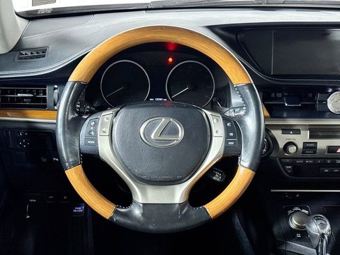 Used 2013 Lexus ES 300h w/ Premium Pkg FWD image 13