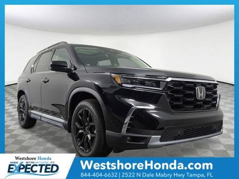 New 2025 Honda Pilot Touring image 1